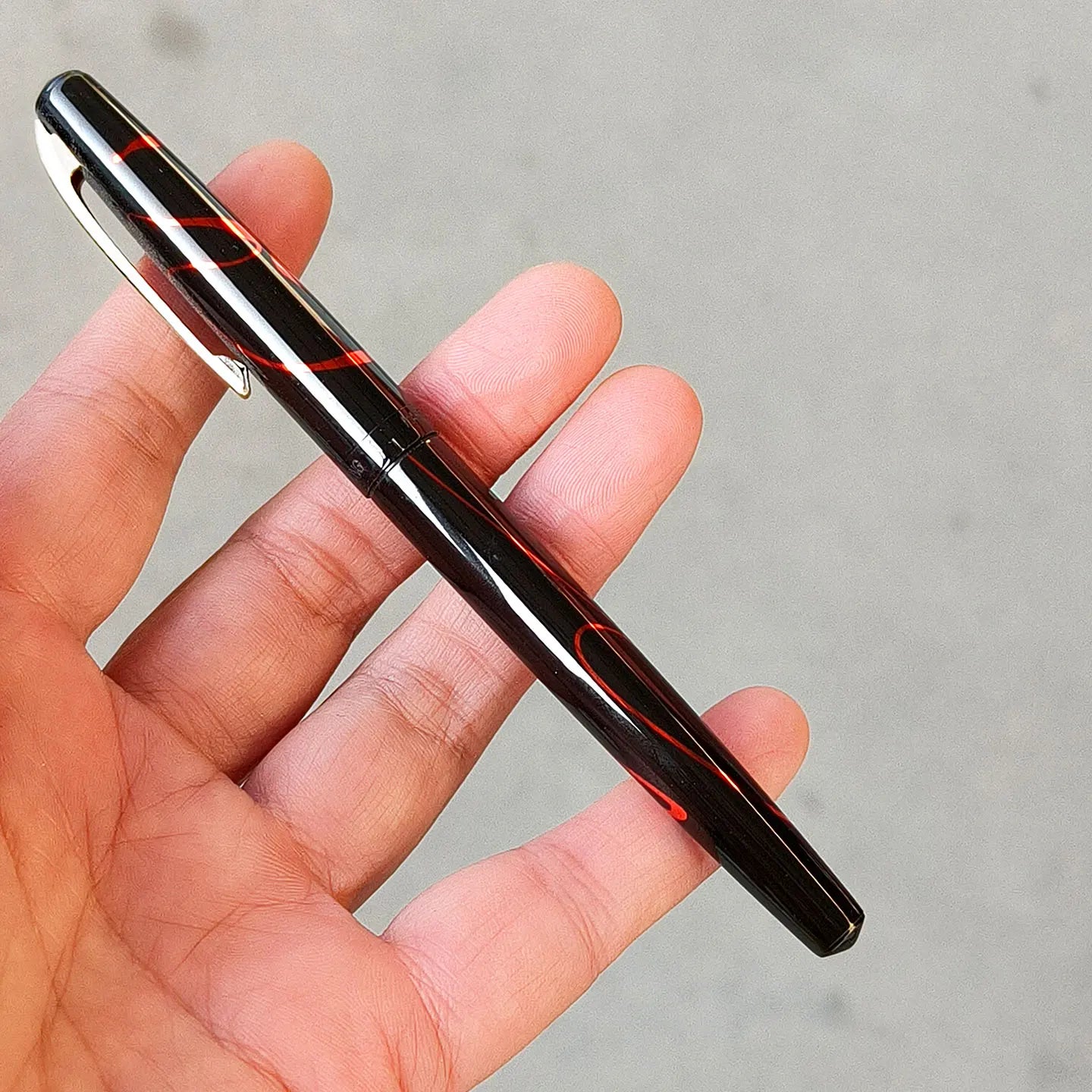 Rare 1990s Stock Yong Sheng 812 Fountain Pens Writing Office Collection Stationery Clearance For Sale.